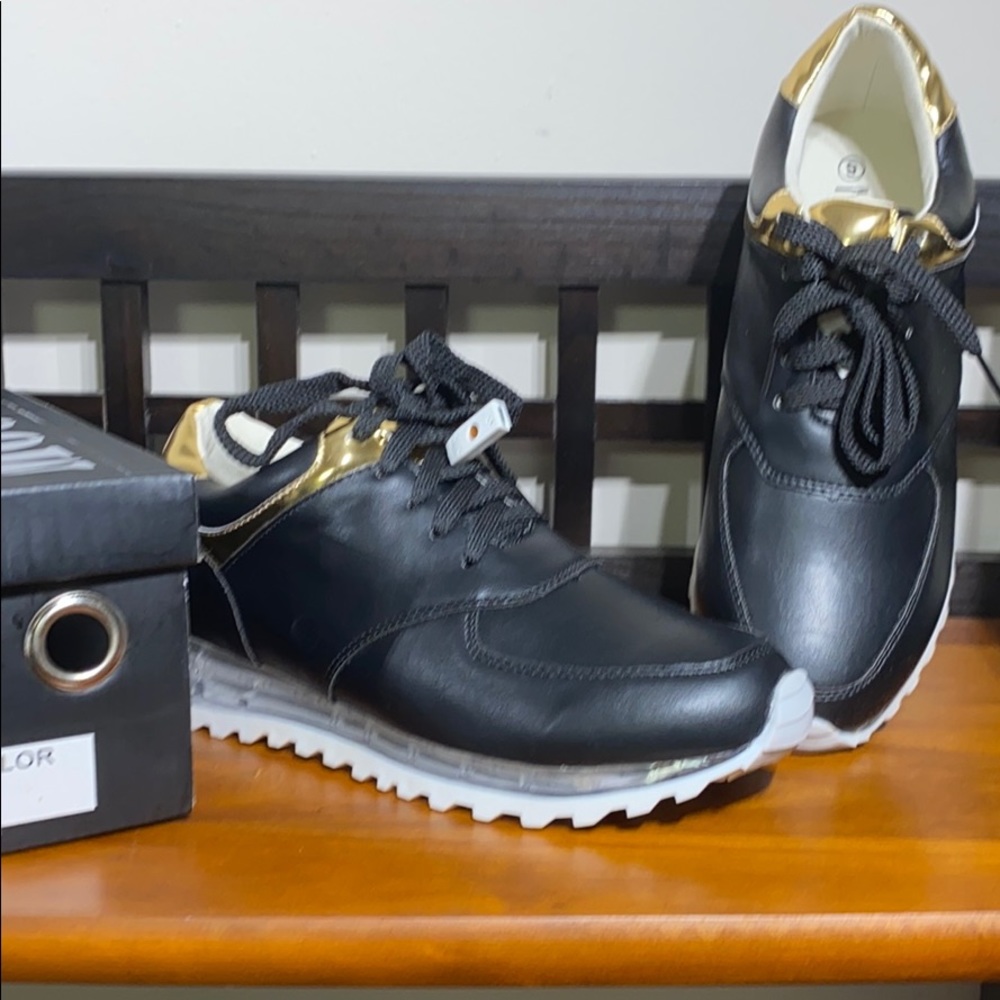 Sneakers - Picture 6 of 9